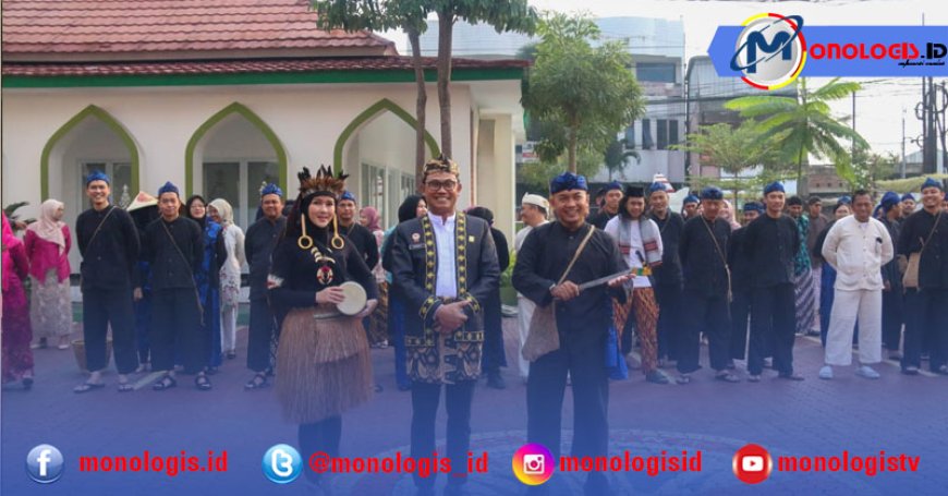 Unik dan Beda, Kakanwil Kemenkumham Banten Apresiasi Pakaian Adat Jajaran
