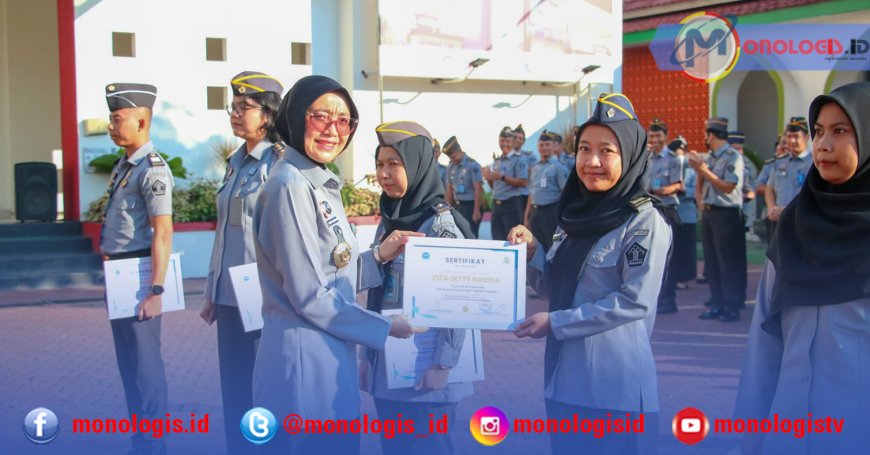 Berikan Sertifikat Pelatihan Bahasa Isyarat, Kadivmin:  Tingkatkan Pelayanan Publik