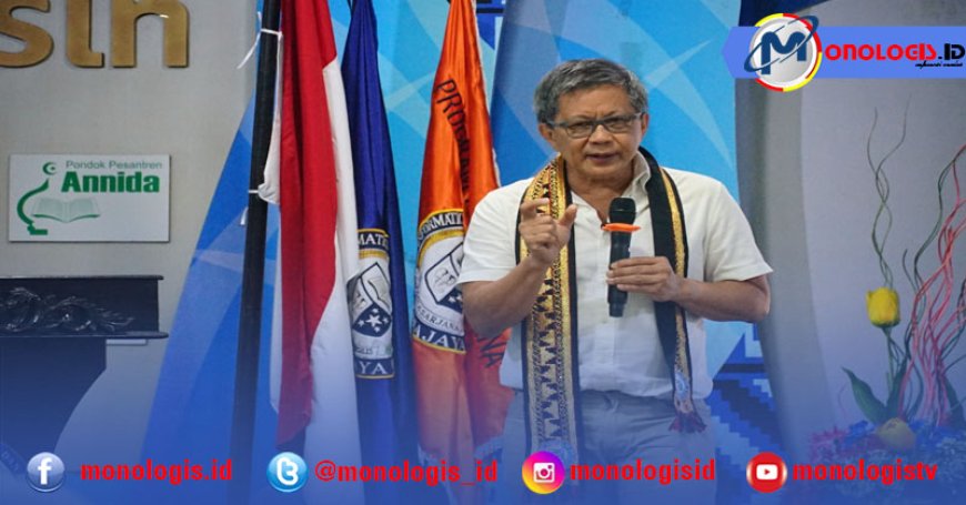 Rocky Gerung Ungkap Alasan Mengejutkan Hadir di IIB Darmajaya: 'Lampung Jadi Pelampung Bangsa!