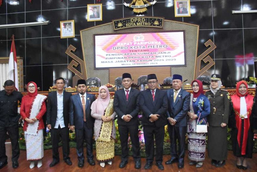 Pimpinan DPRD Kota Metro Dilantik