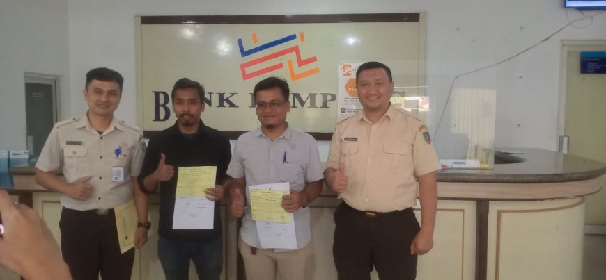 PT SIL dan ILP Perusahaan Pertama Bayar Pajak Alat Berat di Tulangbawang