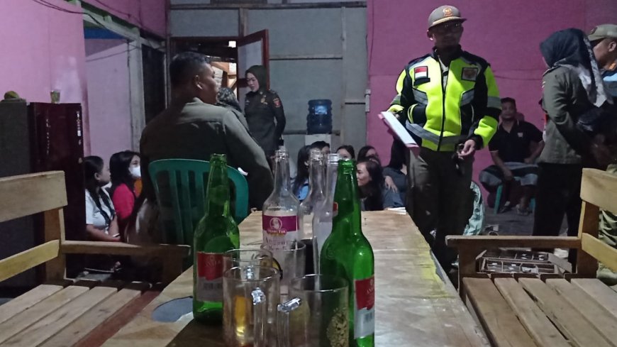 Razia di Way Tenong, Satpol PP Amankan Belasan PSK dan Miras