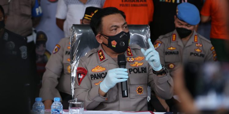 Kapolda Sumatera Utara, Irjen Pol RZ Panca Putra Simanjuntak Beberkan Kasus Pembunuhan Marsal Harahap. Foto: Dhev Bakkara