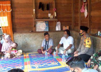 Kapolres Madina AKBP Horas Tua Silalahi kunjungi Keluarga Anak penderita Hydranencephaly di Desa Pastap Julu, Kecamatan Tambangan, Kabupaten Mandailing Natal
