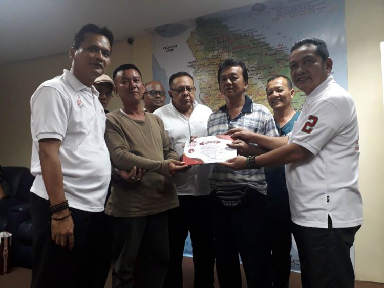 Masyarakat Tionghoa Sumut yang menetap di Tanjung Leidong Kabupaten Labura, menyatakan dukungan kepada pasangan Djarot - Sihar (DJOSS) di sekretariat relawan Djoss, Jalan Cipto, Medan, Selasa (5/6/2018).