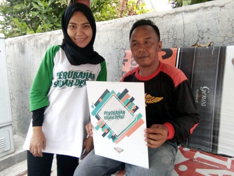 Komunitas Berani Jalan, relawan Djoss, menyambangi satu per satu masyarakat untuk menyerap aspirasi warga Sumatera Utara, di Medan, Sabtu (9/6).