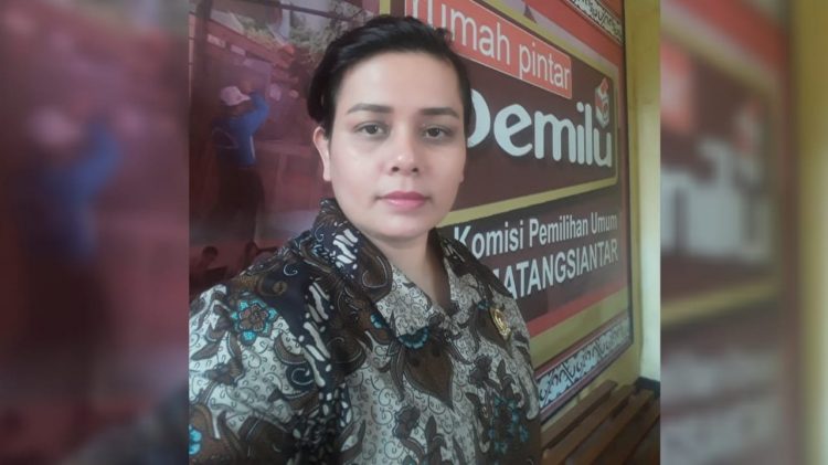 Komisioner Devisi Tekhnis KPU Kota Siantar, Gina Ginting