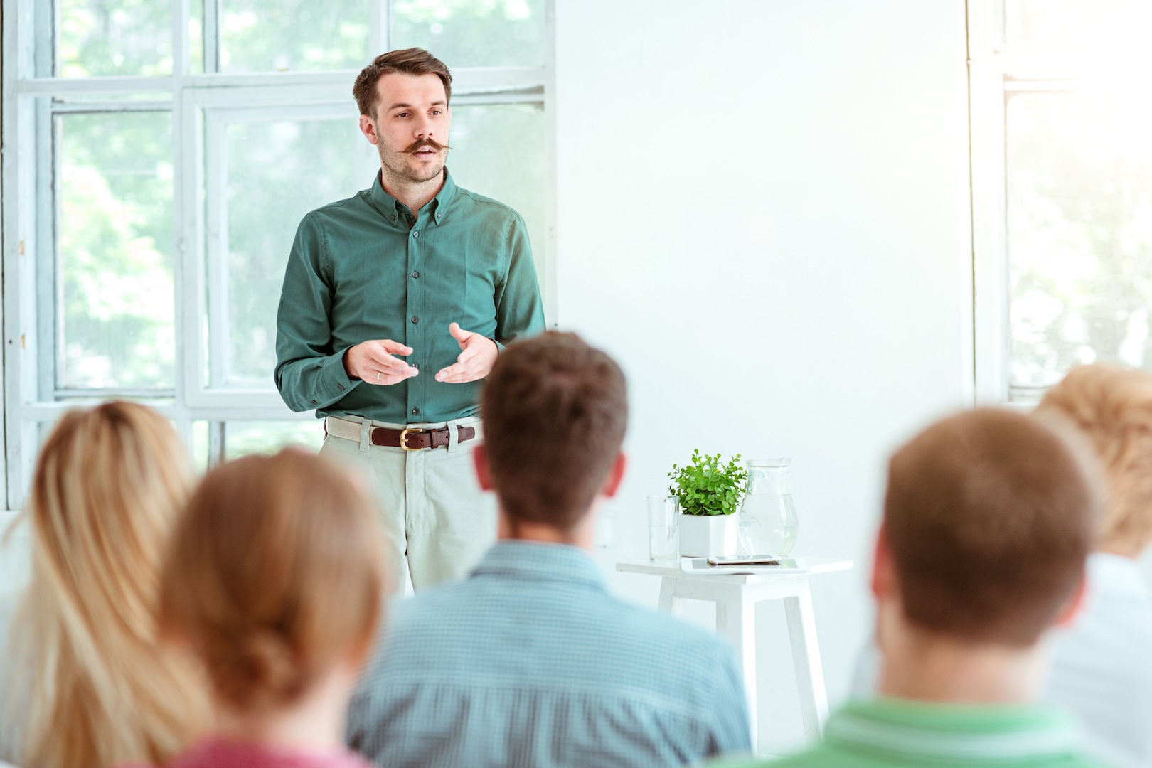 menjadi public speaker youtube