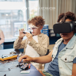 Teknologi Virtual Reality dan Augmented Reality di Dunia Pendidikan Canva