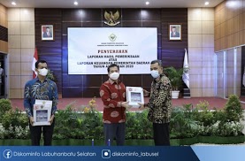 Pj. Bupati Labuhanbatu Selatan, Alfi Syahriza menerima opini Wajar Tanpa Pengecualian (WTP) atas Laporan Keuangan Pemerintah Daerah, Tahun Anggaran 2020 dari BPK RI.