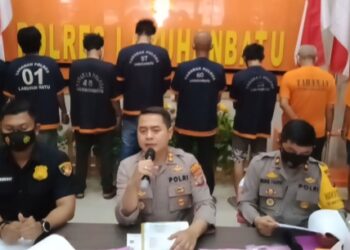 Kapolres Labuhanbatu menggelar konferensi pers penangkapan pelaku pungli