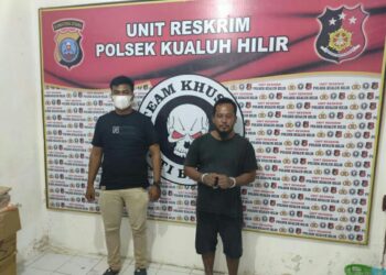 Pelaku penganiayaan Gatot Daniel Pardede, 50, RTDS (celana pendek) warga Desa Sei Apung, Kecamatan Kualuh Hilir.