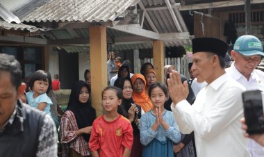 *Jaro Ade Sampaikan Duka Mendalam Kepada Keluarga Korban Hanyut di Sukajaya*