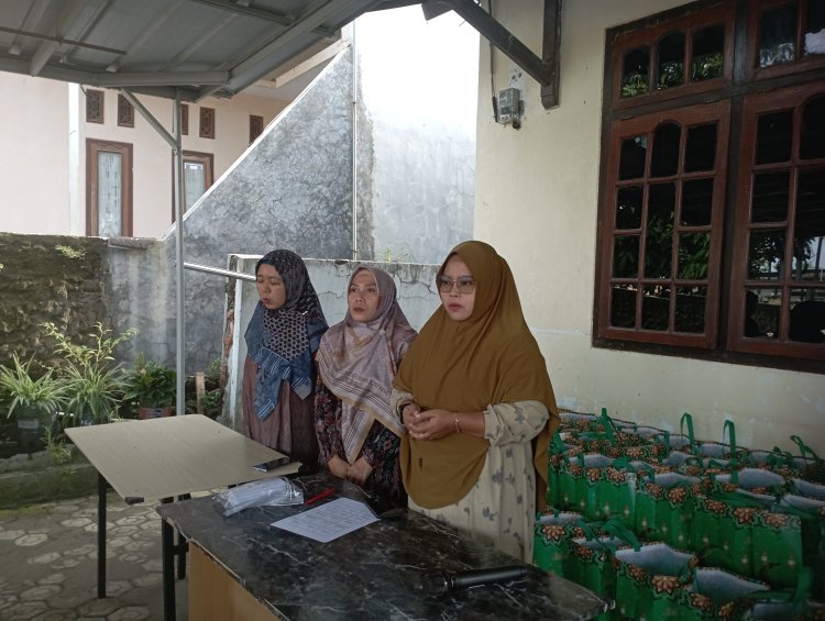 *Balai Latian Kerja Luar Negeri (BLKLN) KALLIAN JAYA, Desa Sendang Karangampel Berbagi Bingkisan*