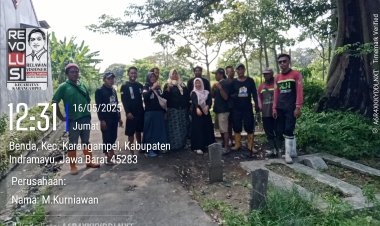Team Revolusi Karangampel Bersihkan Sampah TPU Desa Benda