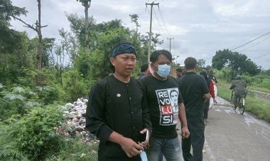 *Pemcam Kedokan Bunder Besama UPTD Kebersihan, di Bantu Team Revolusi Karangampel Dan Revolusi Kedokanbunder Peduli Lingkungan*