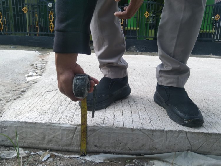 Pengerjaan Betonisasi Jalan lingkungan Kelurahan, Jalan SMPN 04 Cibinong, Di Duga Mark,up Speck Dan langar Perda Thn 2021.