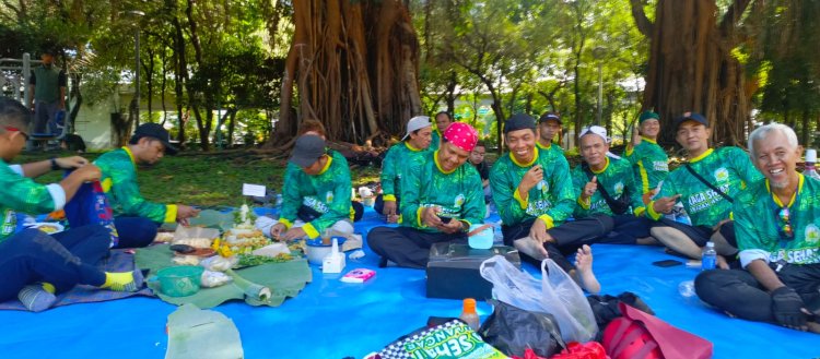 *Komunitas Sepeda Sehat Jannatun Na'im Rayakan Milad Pertama dengan Pesta Nasi Liwet*
