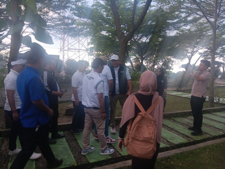 *Polsek Citeureup melaksanakan Pengamanan Pertandingan Sepak bola antara desa yang dihadiri oleh Bupati Bogor di Lapangan Desa Hambalang*.