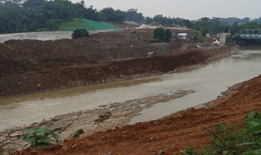 ‎‎*Warga Desa Kutamekar Geram Kontraktor Bendungan Cibeet PT. Waskita Karya Rusak Jalan Desa dan Tak Peduli Lingkungan*