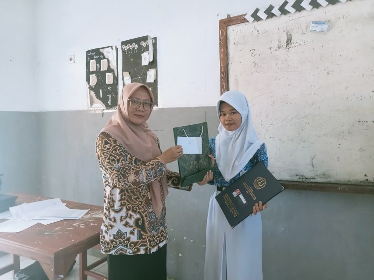 Najwa Azzahra Amalia Siswi Kelas 7 C SMPN2 Gebang Rahi Prestasi