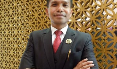 Satu Tahun Pemerintahan Prabowo: Stabilitas Politik, Kabinet Gemuk, dan Tantangan Program Makan Bergizi Gratis