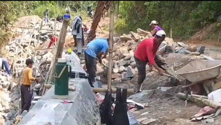 Pekerja Projek Pembangunan Jalan Kabupaten Senilai 14,6 Miliar Minim Gunakan APD