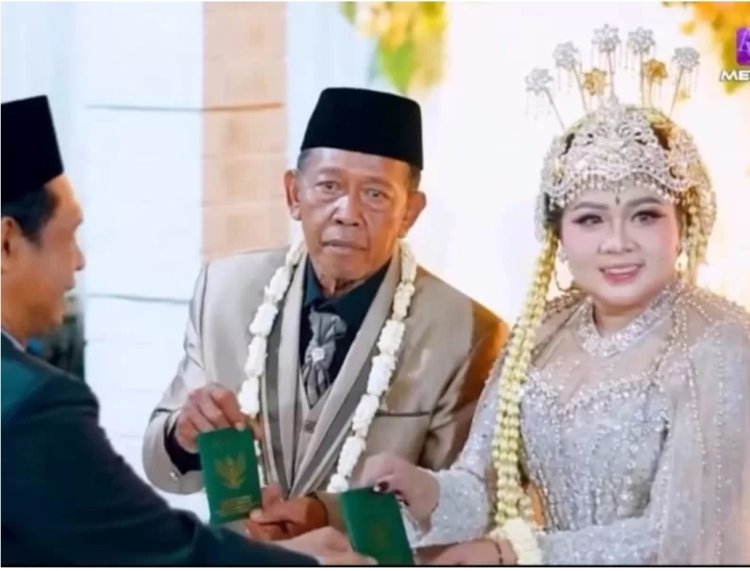 Video Pernikahan Beda Usia di Pacitan Dengan Mahar Cek Rp 3 Miliar Menjadi Perbincangkan Publik