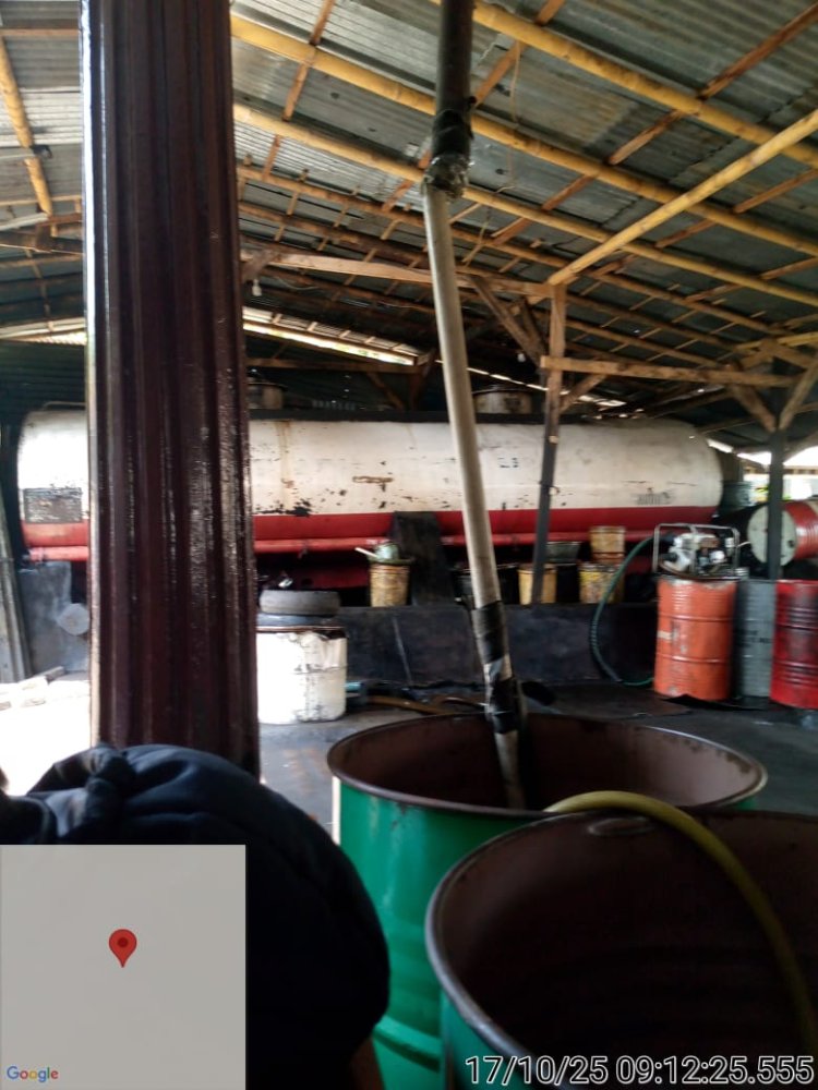 Diduga Jadi Tempat Penyulingan Oli Oplosan, Pemilik Usaha Rumahan di Caringin Tantang Wartawan Lapor Polisi