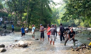 Jembatan Penghubung Dua Desa di Bogor Timur Terseret Banjir Bandang, Kedua Kades Bertemu