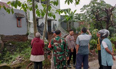 Polsek Ciomas Bersama Instansi Terkait Lakukan Pengecekan Terkait Bencana Longsor Melanda Perumahan Nuansa Asri Laladon di Ciomas Bogor