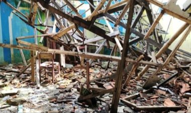 Miris..Akibat Ruangan Kelas Ambruk Sejumlah Siswa-siswi SDN 3 Tanjungsari Cianjur, Pindah Sekolah