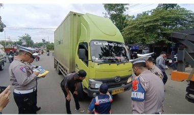 Satlantas Polres Cianjur Dan Petugas Gabungan Check Kelayakan Kendaraan Jelang Nataru