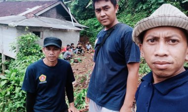 Longsor Terjadi di Desa Cikarae Thoyyibah Kecamatan Cikidang kabupaten Sukabumi.