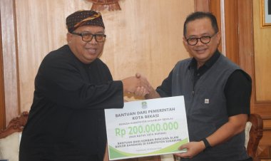 Penyerahan Bantuan Kemanusiaan dari Pemerintah Kota Bekasi kepada Pemerintah Kabupaten Sukabumi