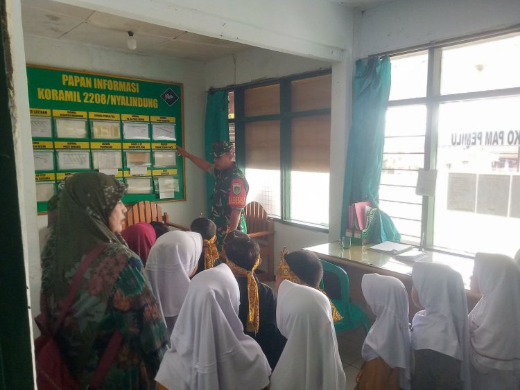 Babinsa Koramil 2208/Nyalindung Kenalkan Tugas TNI kepada Anak-Anak TK Cisitu