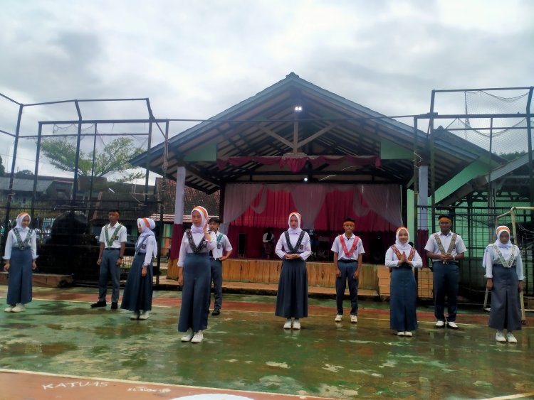 Unjuk Bakat..Siswa Kelas XII SMA PGRI Takokak Ikuti Ujian Praktik Seni