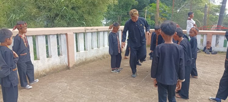 SDN 02 Cipetir Kecamatan Cikidang Gelar Kegiatan Seni Budaya Bertema "Mieling Basa Indung Sadunia"