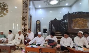 Peringati maulid nabi Muhammad SAW warga masyarakat Genteng tumpah   ruah di masjid Jamik Baiturrahman GENTENG