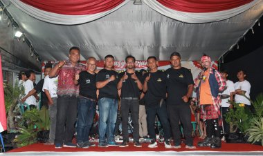 Acara penutupan HUT RI ke 80 dengan pembagian hadiah dan santunan anak yatim-piatu