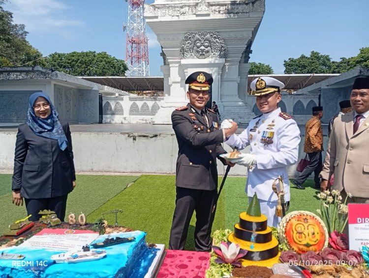Kapolresta Banyuwangi Beri Kejutan Spesial untuk Dandim dan Danlanal di HUT TNI ke-80