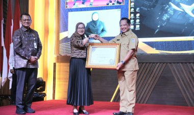 *Mendagri Terima Penghargaan KIPP atas Inovasi NIK untuk Kemudahan Layanan Kesehatan*