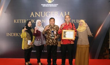 *Kemendagri Kembali Raih Predikat Informatif dari KI Pusat*