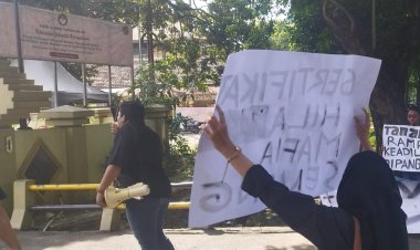 BADKO HMI JAWA TIMUR GELAR AKSI DI KANWIL ATR/BPN: TUNTUT PEMBENAHAN TOTAL BIROKRASI PERTANAHAN DAN HENTIKAN PUNGUTAN LIAR