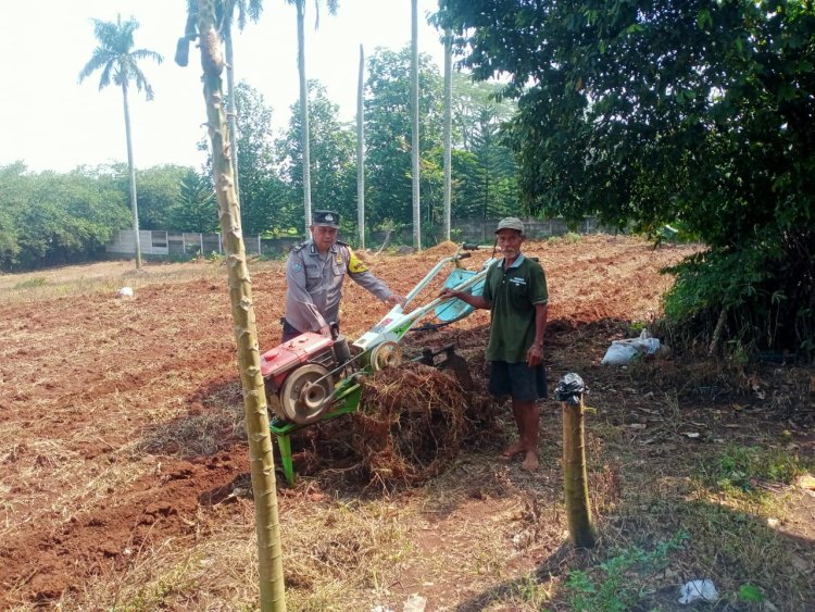 Bhabinkamtibmas Desa Mekarsari Sambangi Warga dan Sampaikan Imbauan Kamtibmas