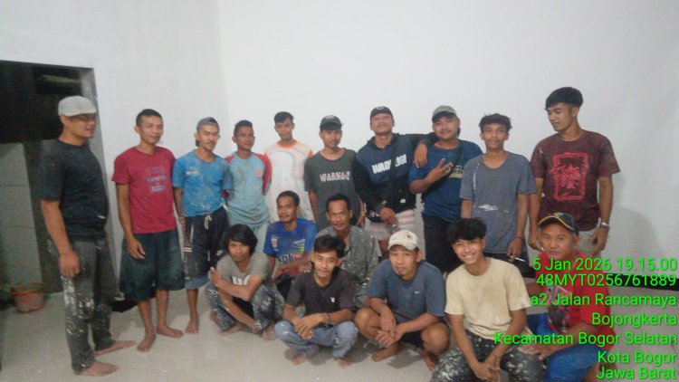 Sosok Tim Pekerja yang Solid dan Kompak dalam Pembangunan Gedung SLB Negeri Bogor
