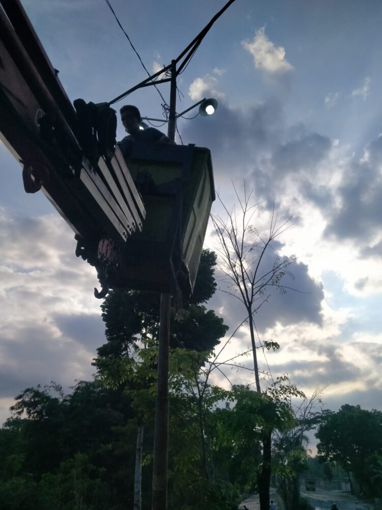 Terminal Tanjung Pinggir Diresmikan Presiden Jokowi. Susanti Dewayani Suguhkan Lampu Jalan Seperti Ini