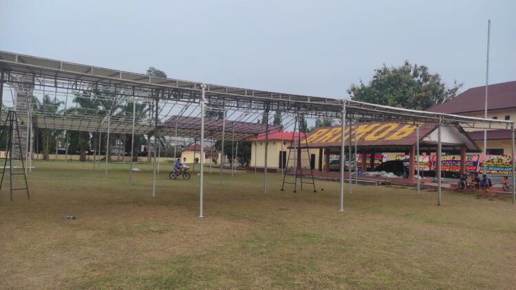 Lapangan Sepakbola Brimob Pematang Siantar Berubah Fungsi. Digunakan untuk Teratak Pesta Pernikahan Anak Bupati Simalungun