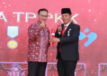 Bupati Simalungun Terima Penghargaan Manggala Karya Kencana 