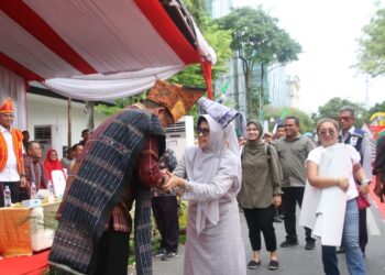 Pejabat Pemko Pematang Siantar Hadiri Colorful Medan Karnival 2023